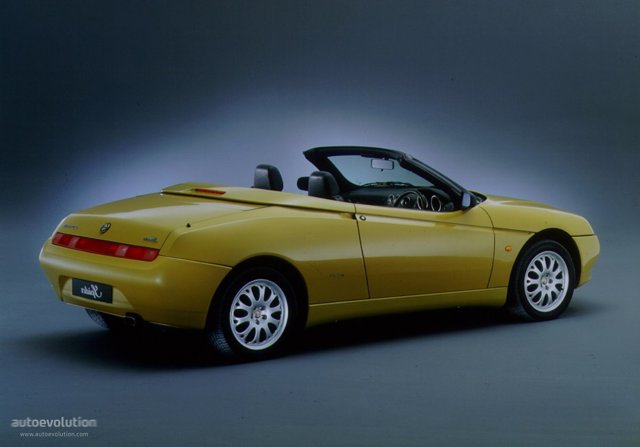 Alfa Romeo Spider photo 2