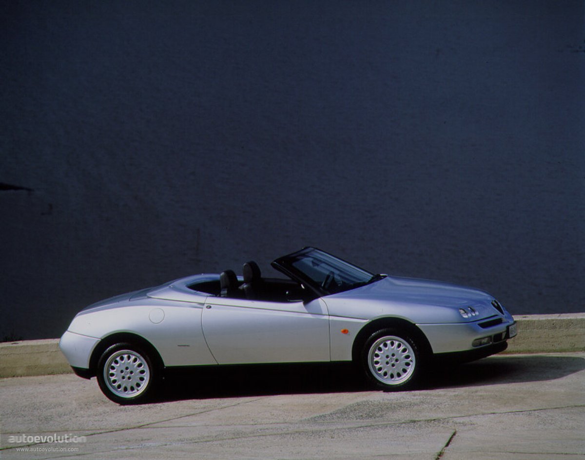 Alfa Romeo Spider photo 3
