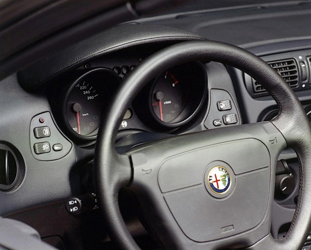 Alfa Romeo Spider photo 25
