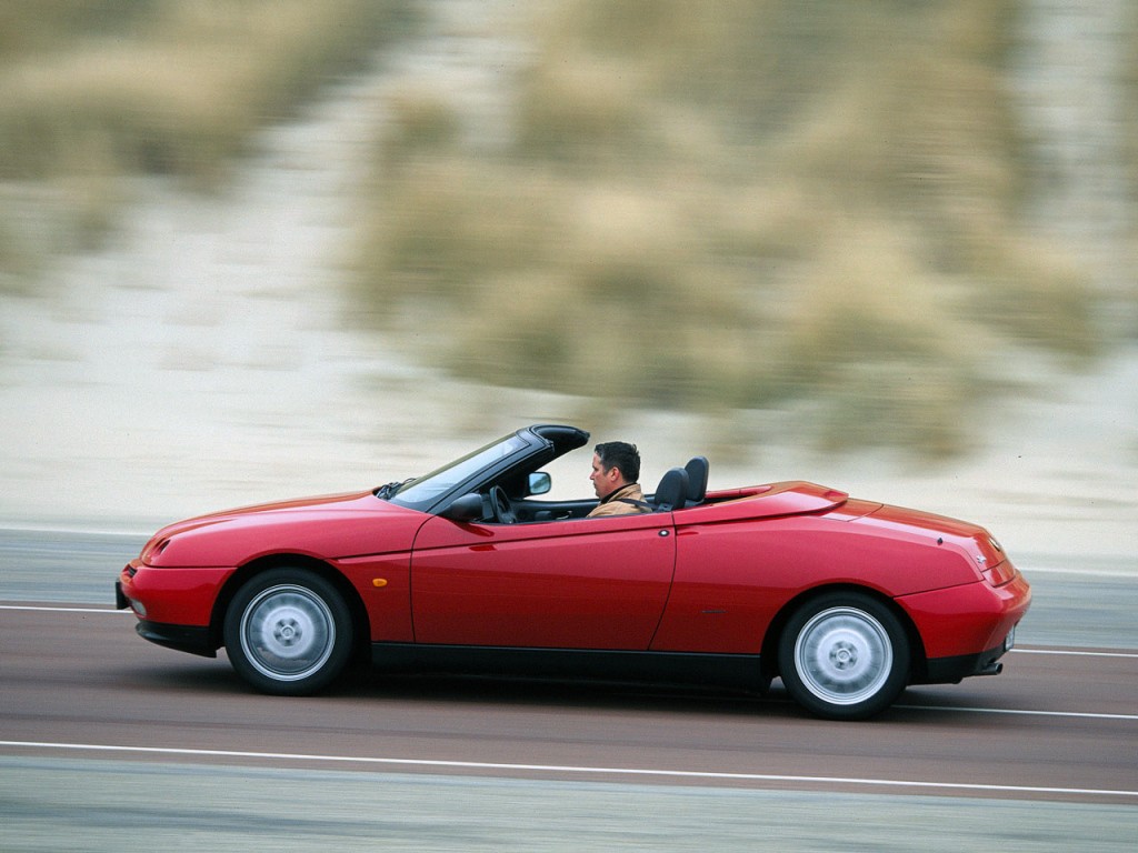 Alfa Romeo Spider photo 16