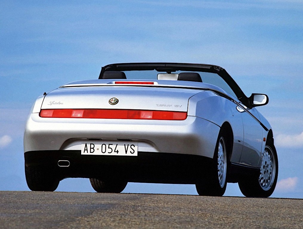 Alfa Romeo Spider photo 18