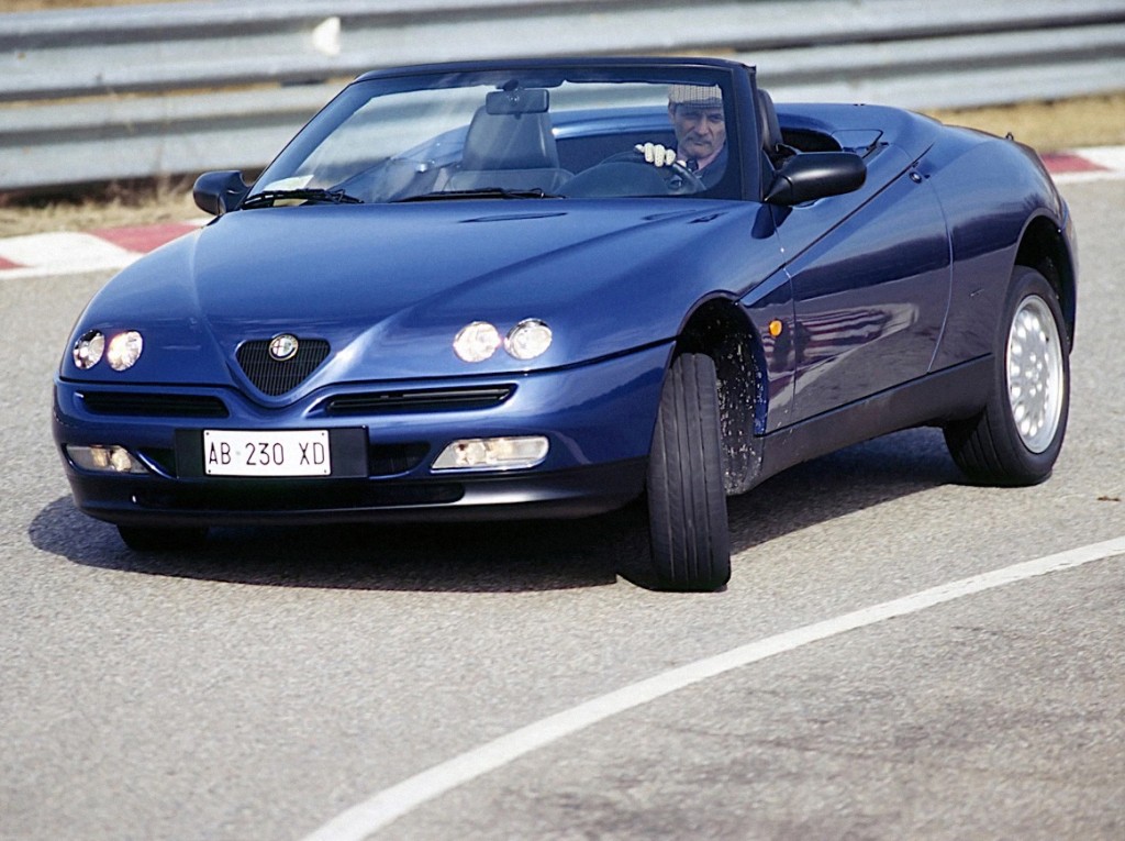 Alfa Romeo Spider photo 19