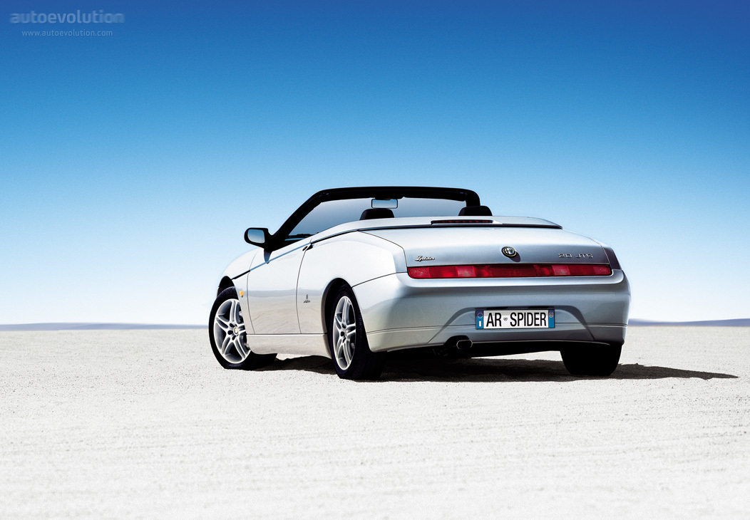 Alfa Romeo Spider photo 3