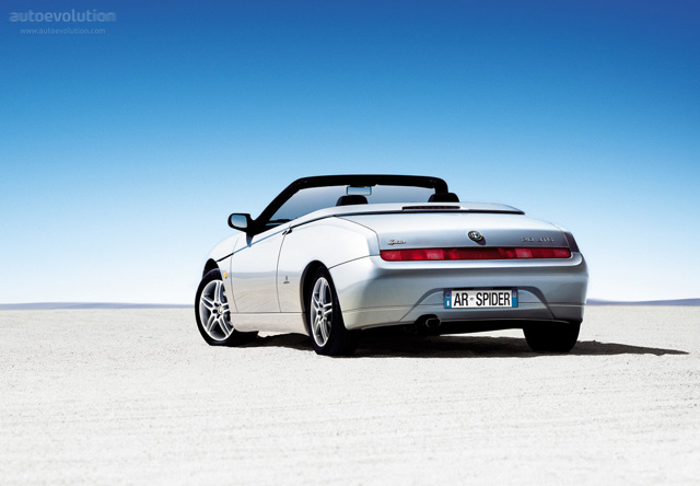 Alfa Romeo Spider photo 3