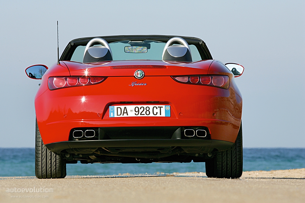 Alfa Romeo Spider photo 5