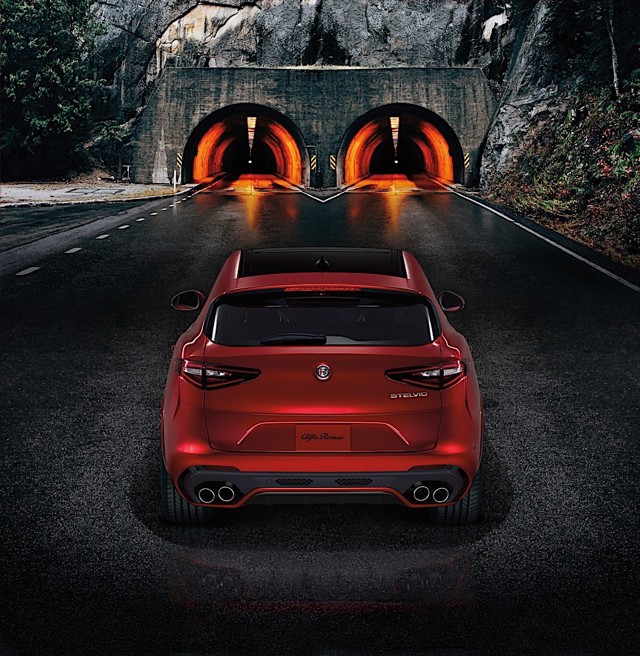 Alfa Romeo Stelvio Quadrifoglio photo 6
