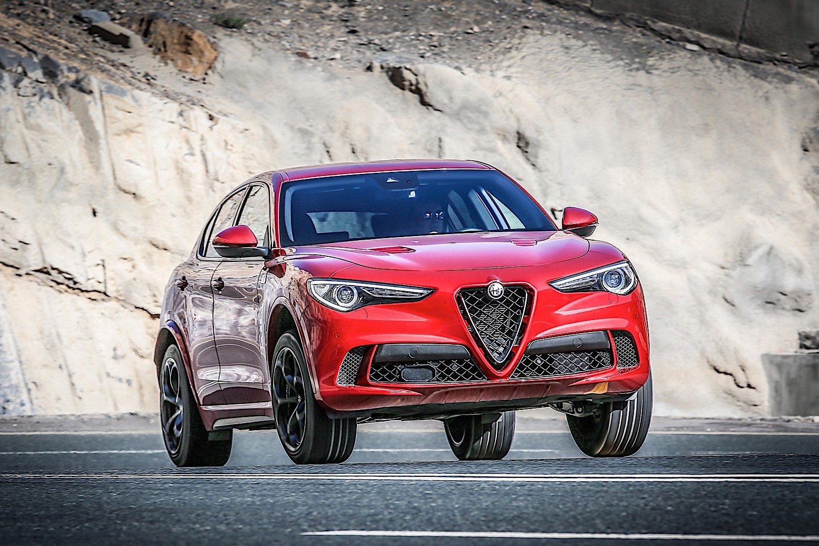 Alfa Romeo Stelvio Quadrifoglio photo 10