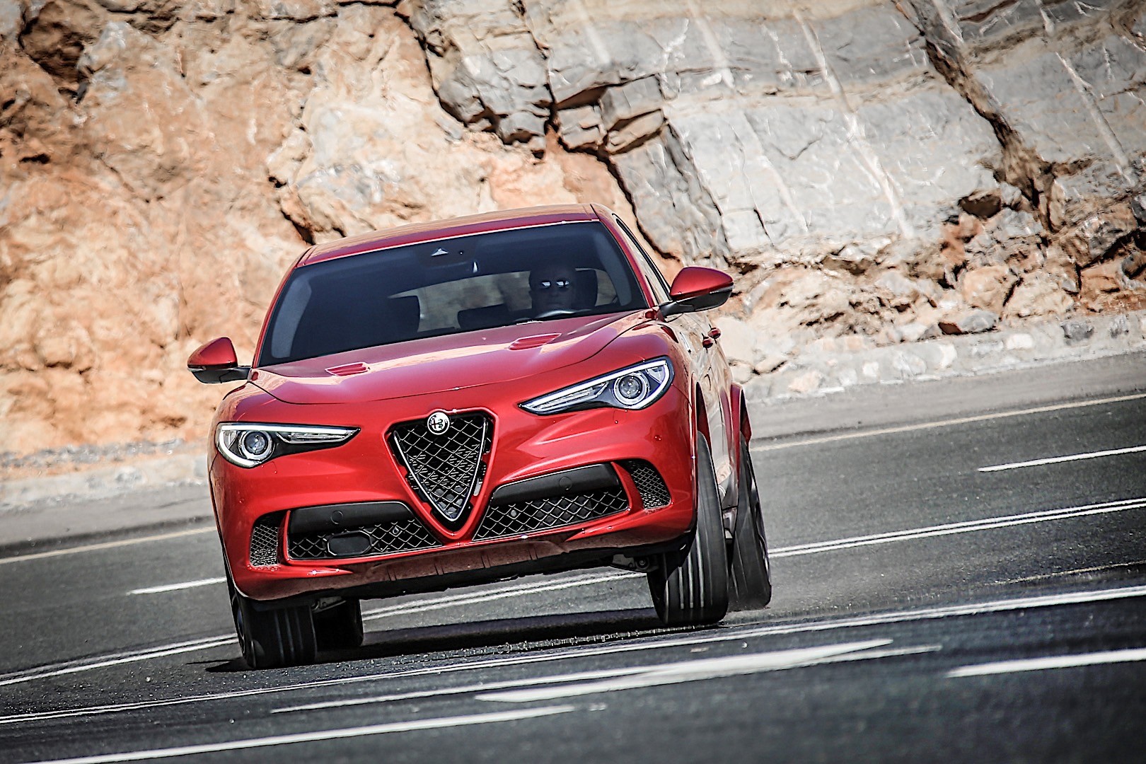 Alfa Romeo Stelvio Quadrifoglio photo 11