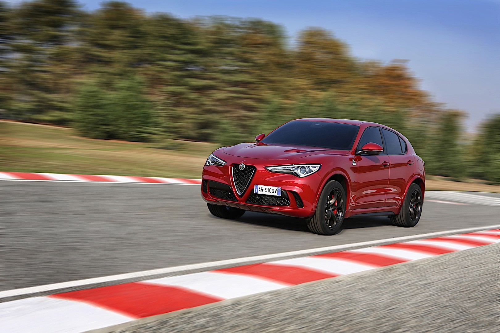 Alfa Romeo Stelvio Quadrifoglio photo 12