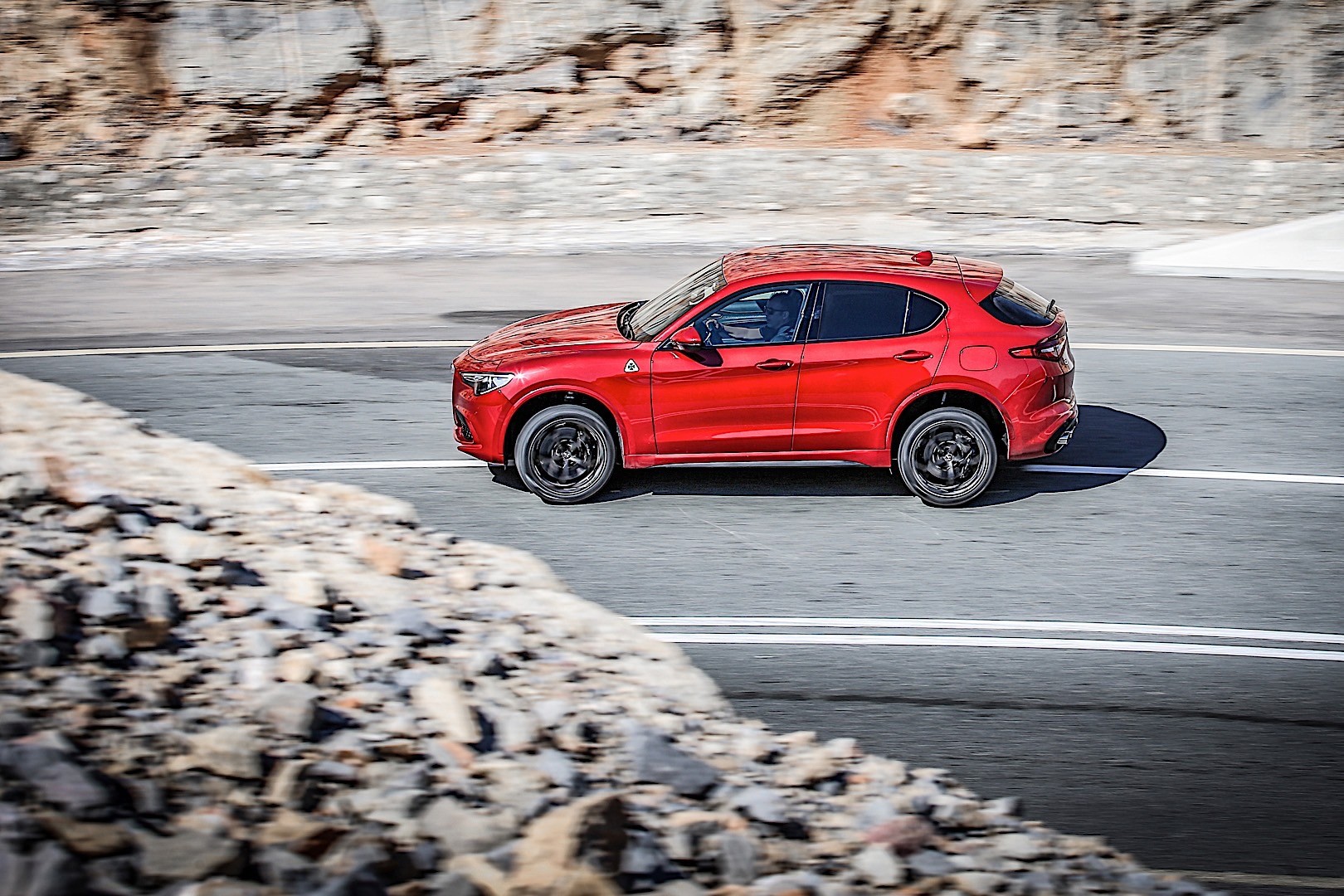 Alfa Romeo Stelvio Quadrifoglio photo 15
