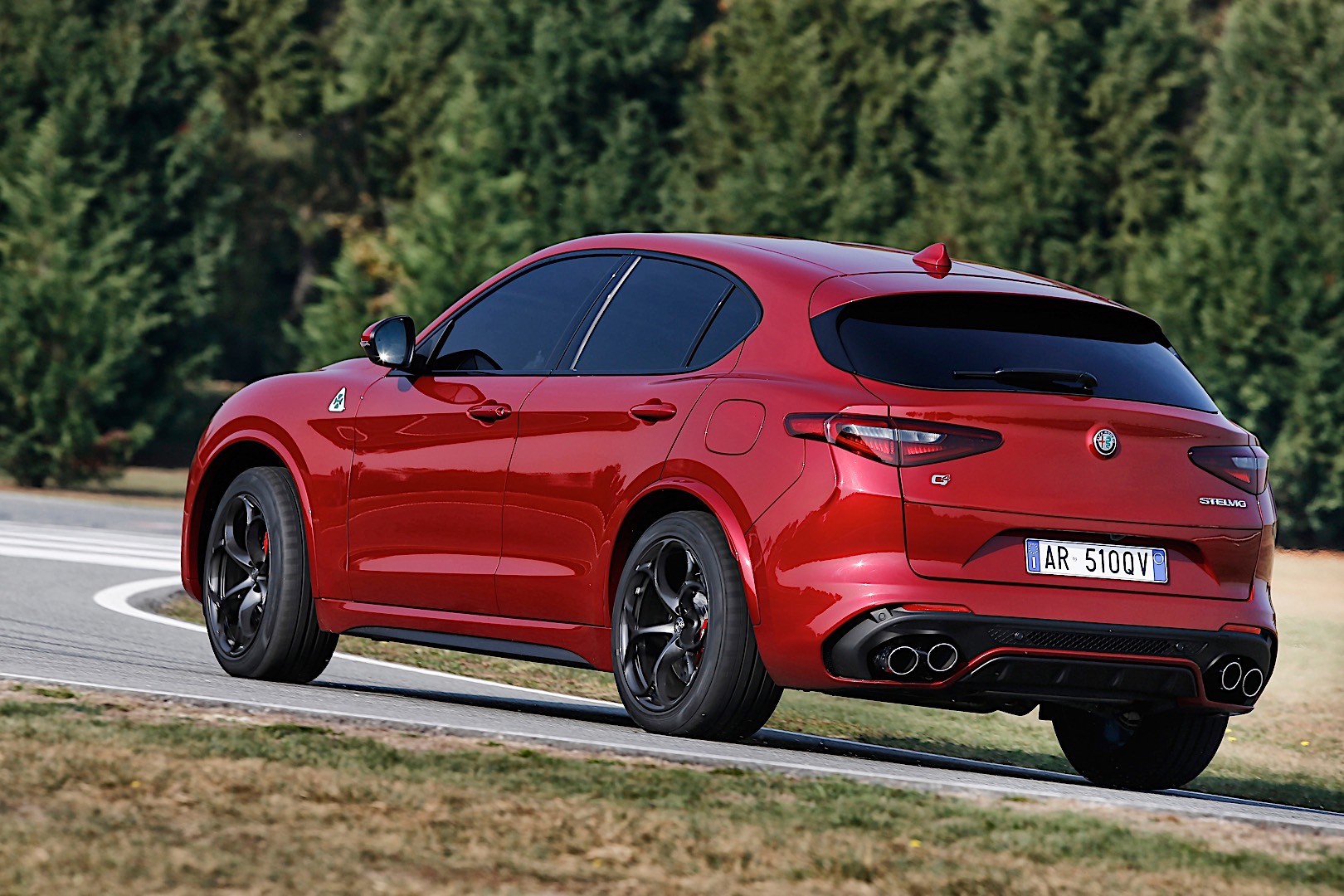 Alfa Romeo Stelvio Quadrifoglio photo 17