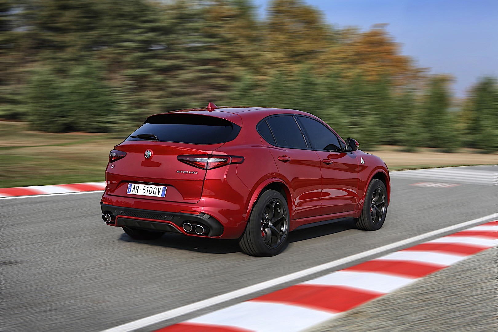 Alfa Romeo Stelvio Quadrifoglio photo 35