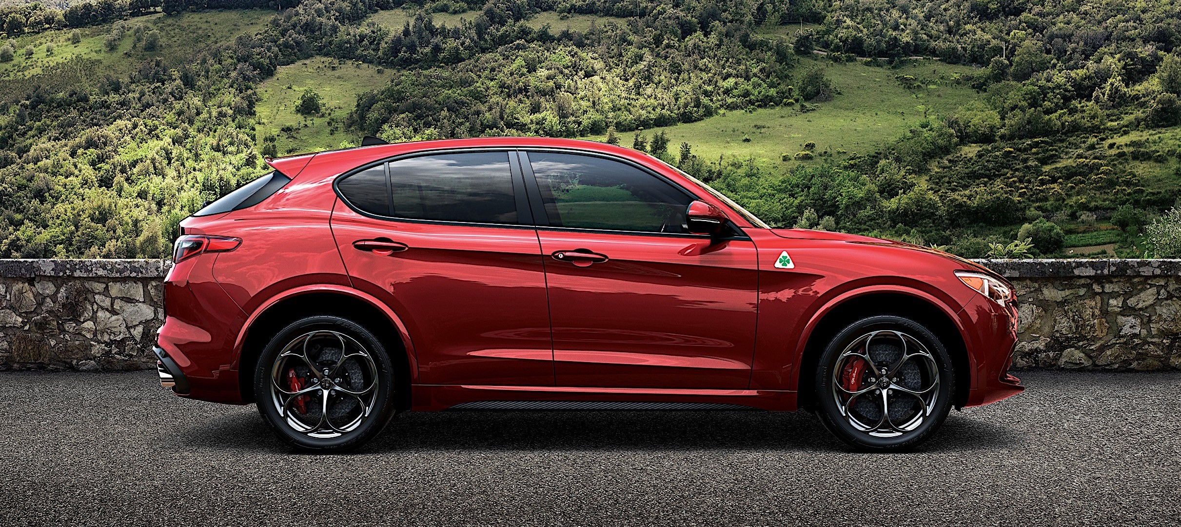 Alfa Romeo Stelvio Quadrifoglio photo 2