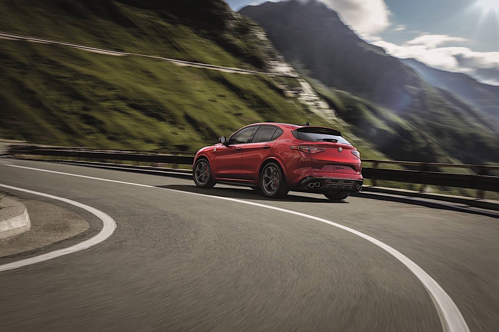Alfa Romeo Stelvio Quadrifoglio photo 4
