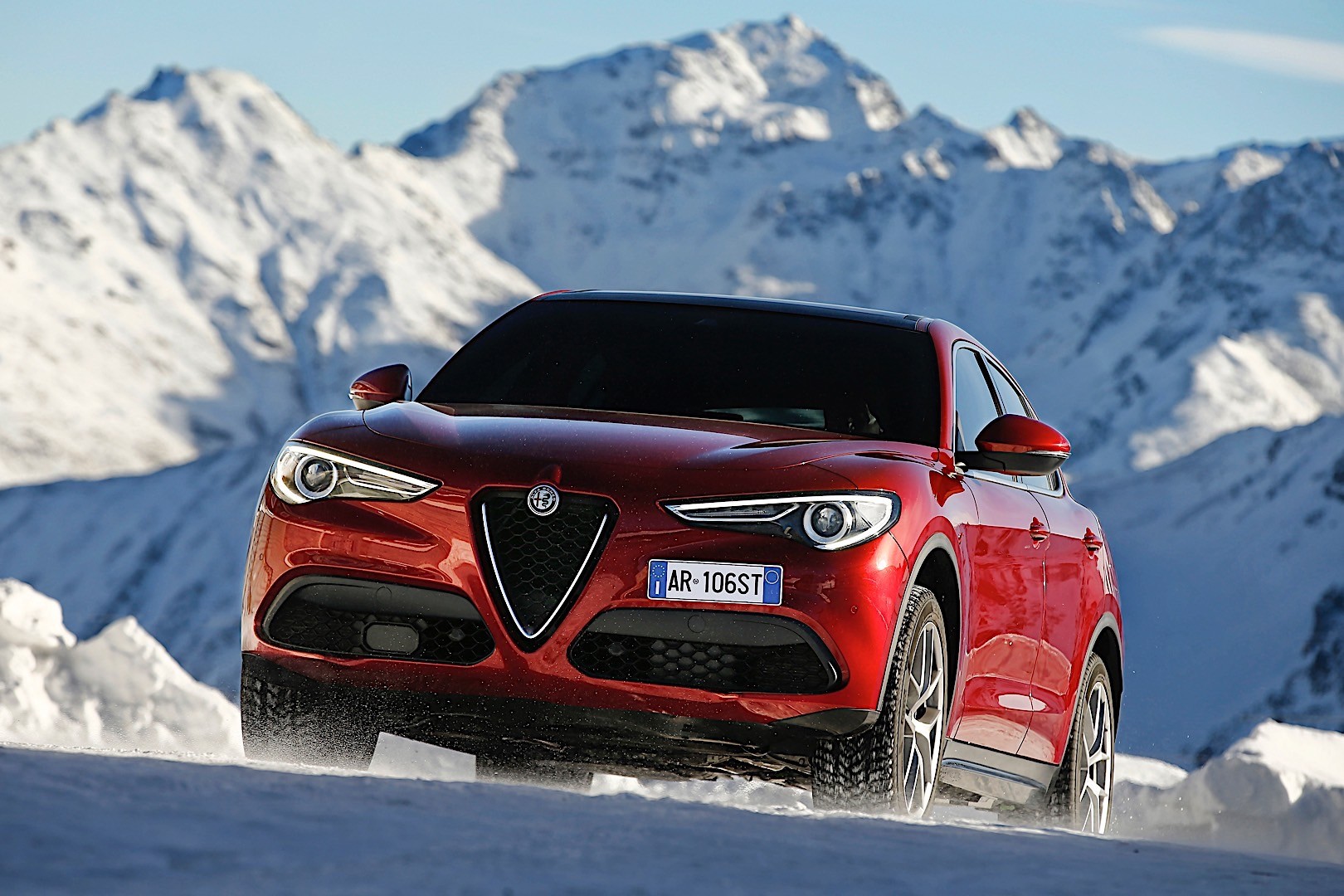 Alfa Romeo Stelvio photo 9