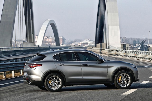 Alfa Romeo Stelvio photo 11