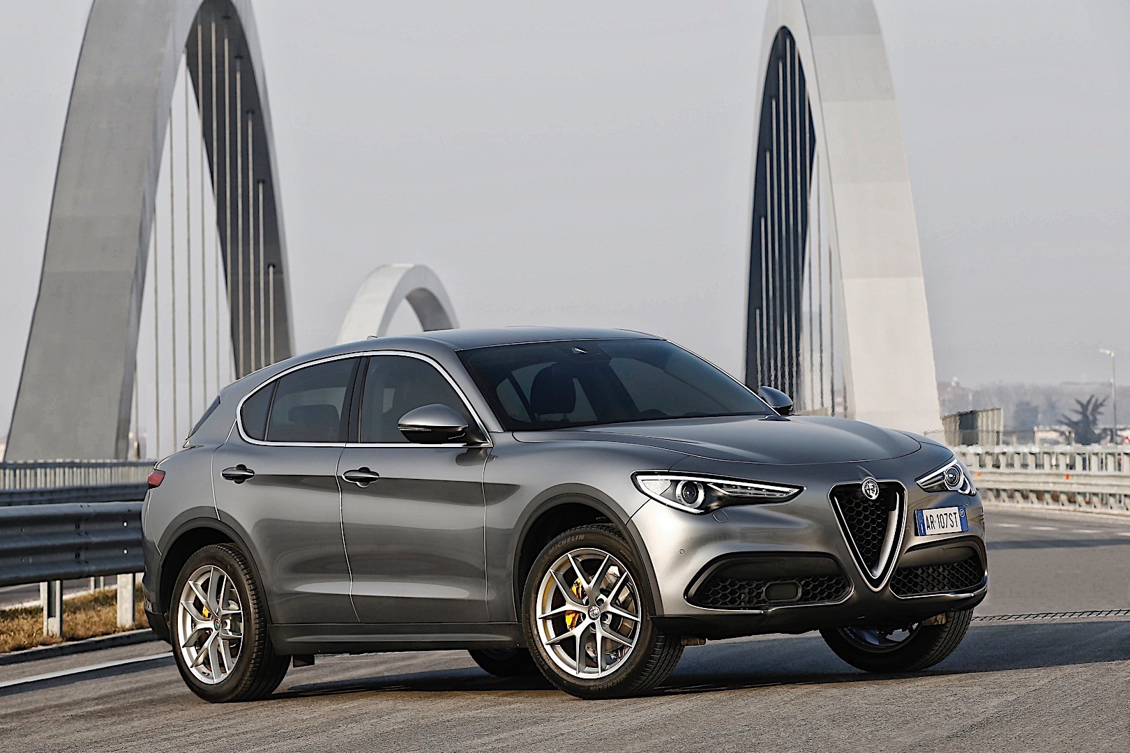 Alfa Romeo Stelvio photo 12