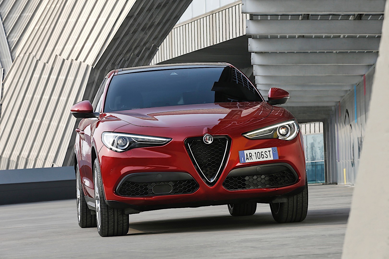 Alfa Romeo Stelvio photo 13