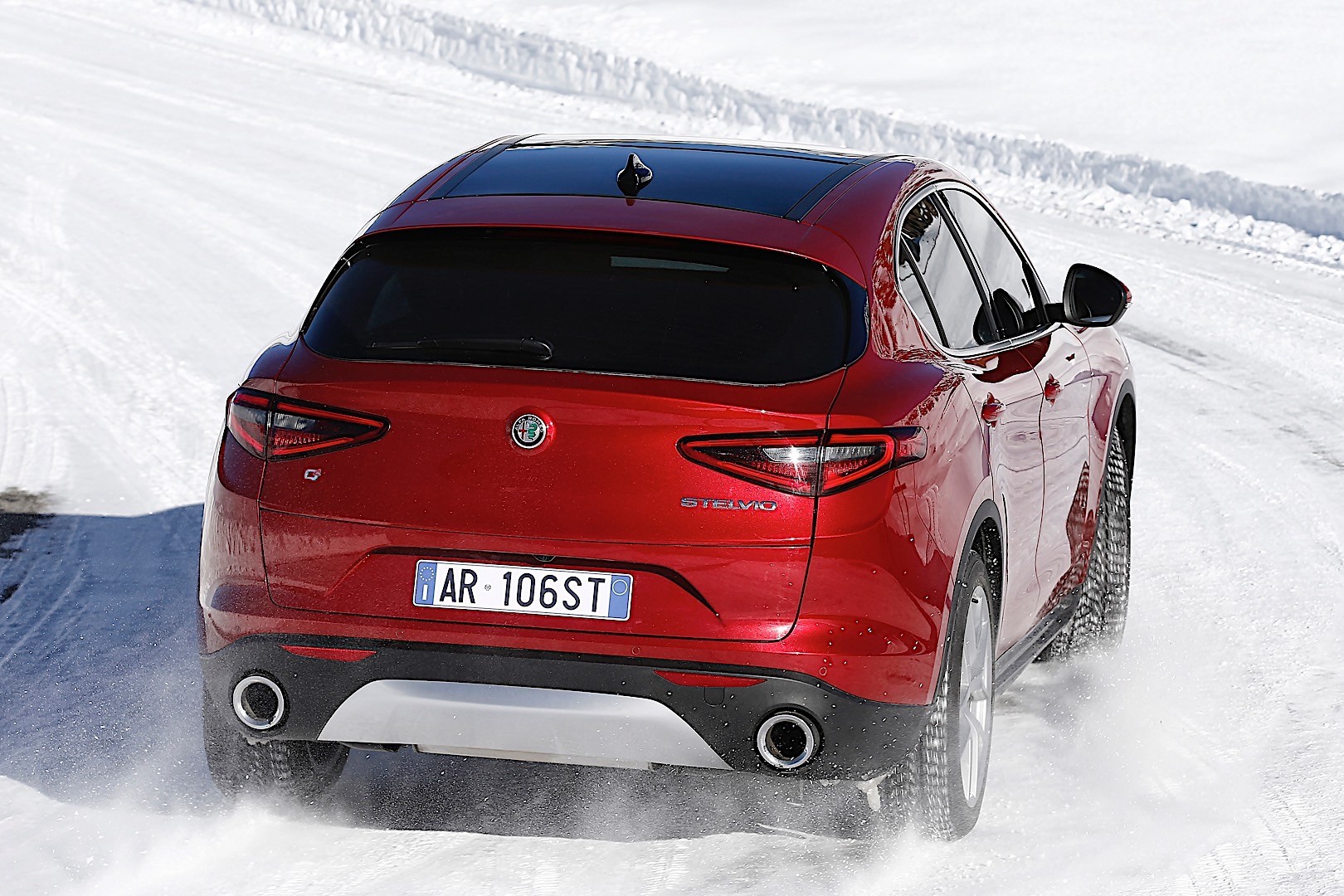 Alfa Romeo Stelvio photo 16