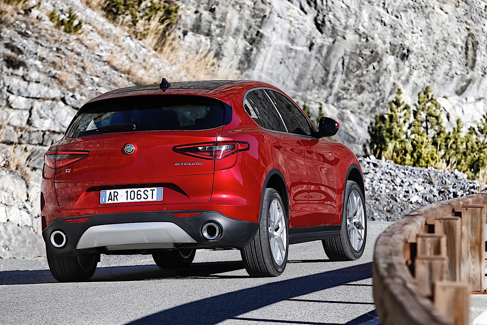 Alfa Romeo Stelvio photo 18