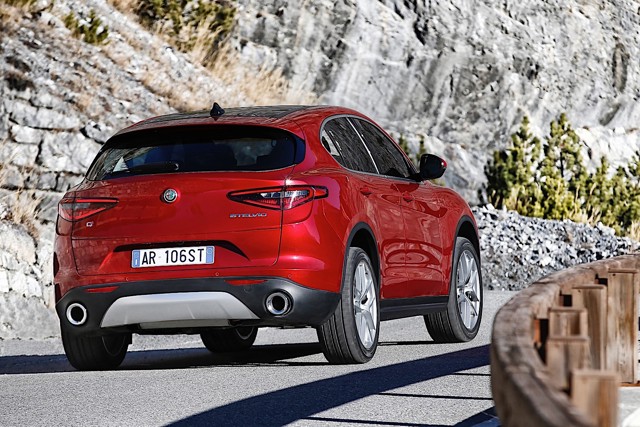 Alfa Romeo Stelvio photo 18