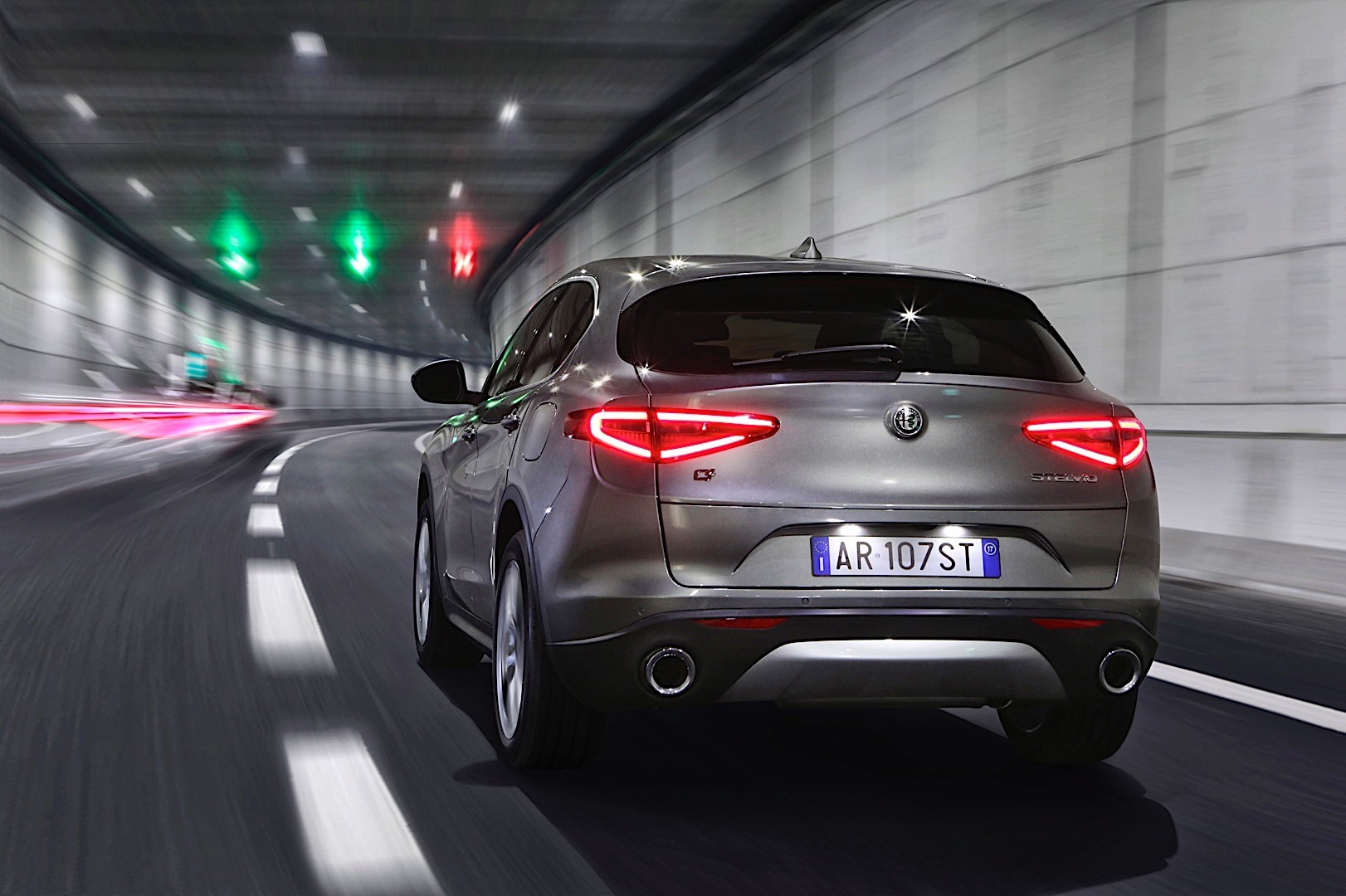 Alfa Romeo Stelvio photo 19