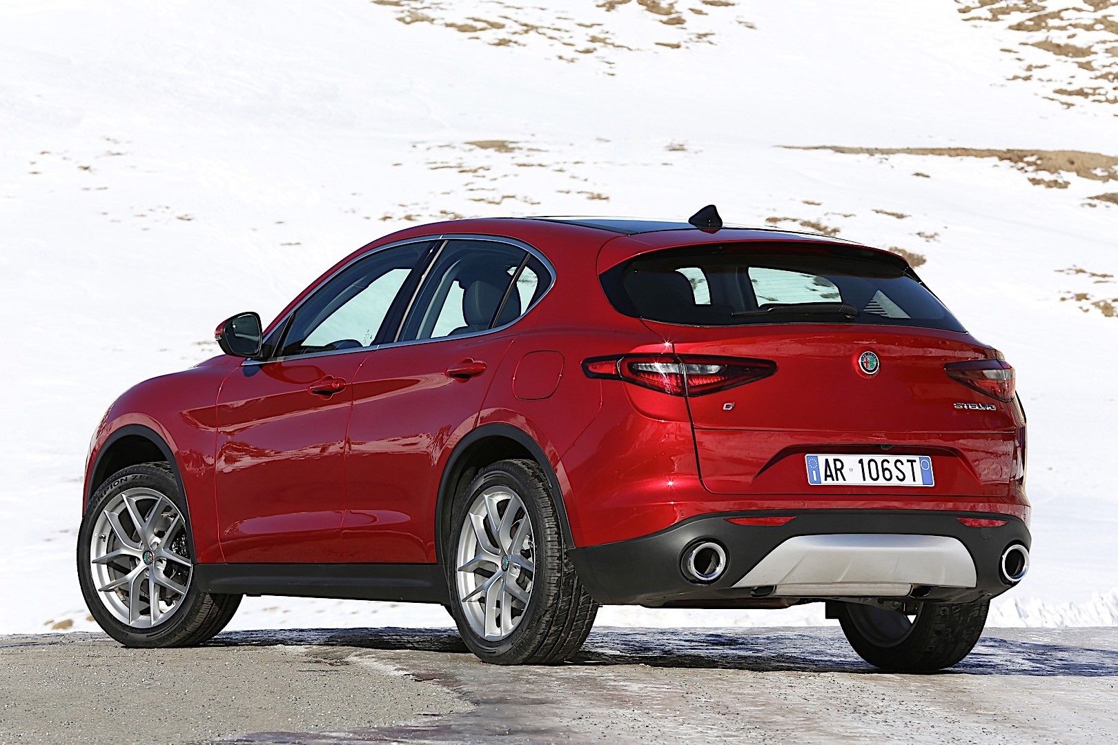 Alfa Romeo Stelvio photo 21