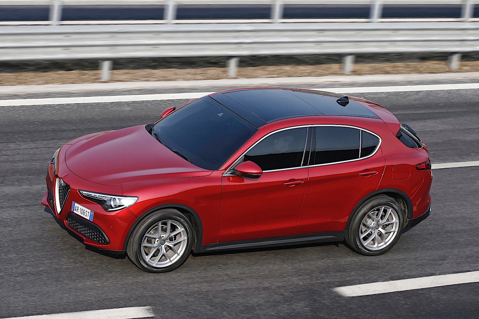 Alfa Romeo Stelvio photo 26