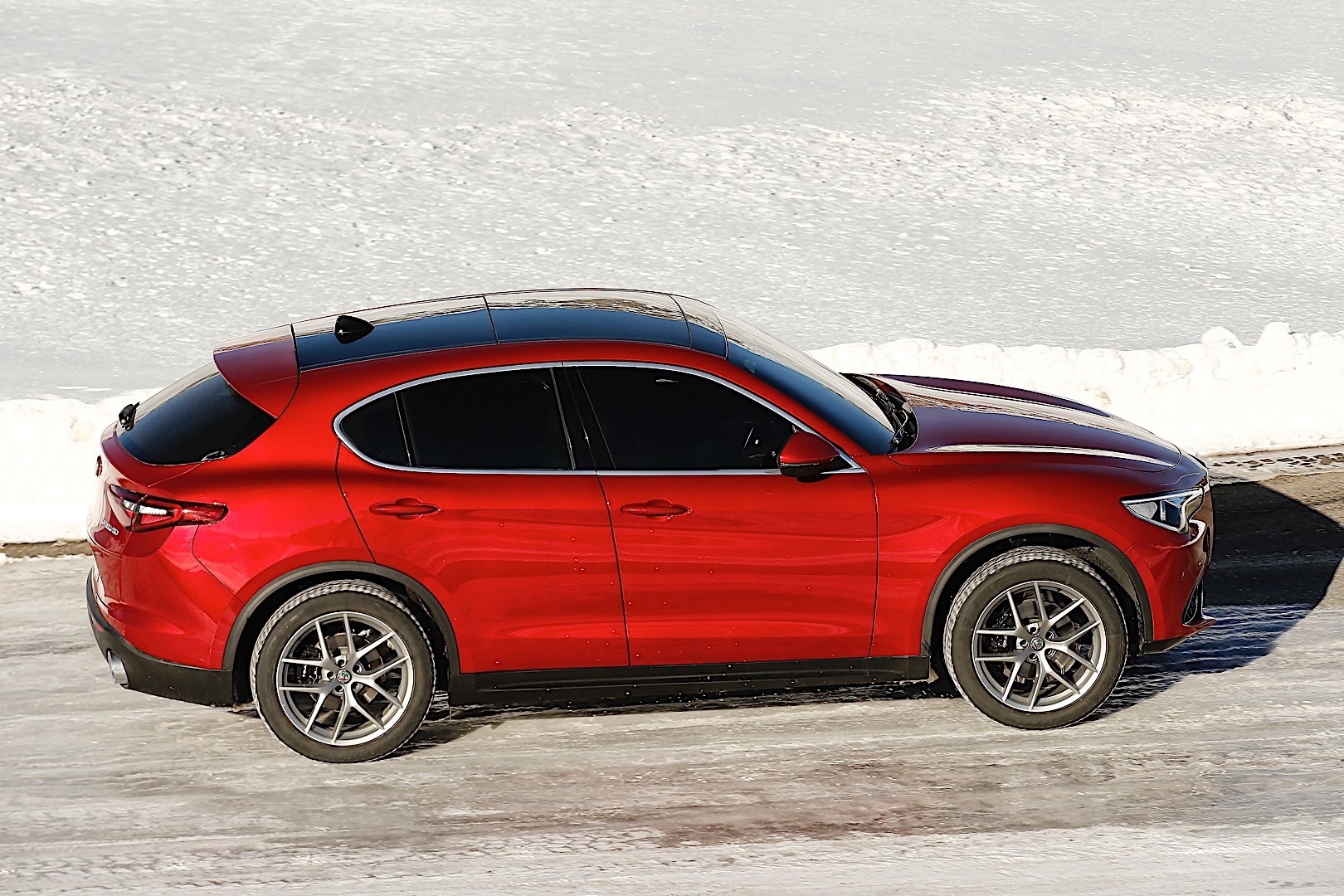 Alfa Romeo Stelvio photo 27