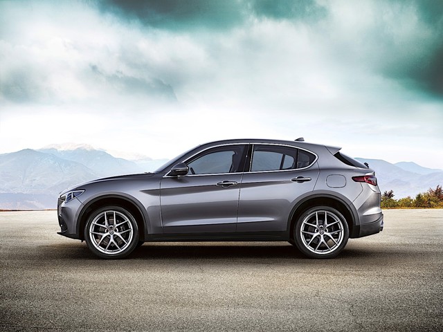 Alfa Romeo Stelvio photo 1