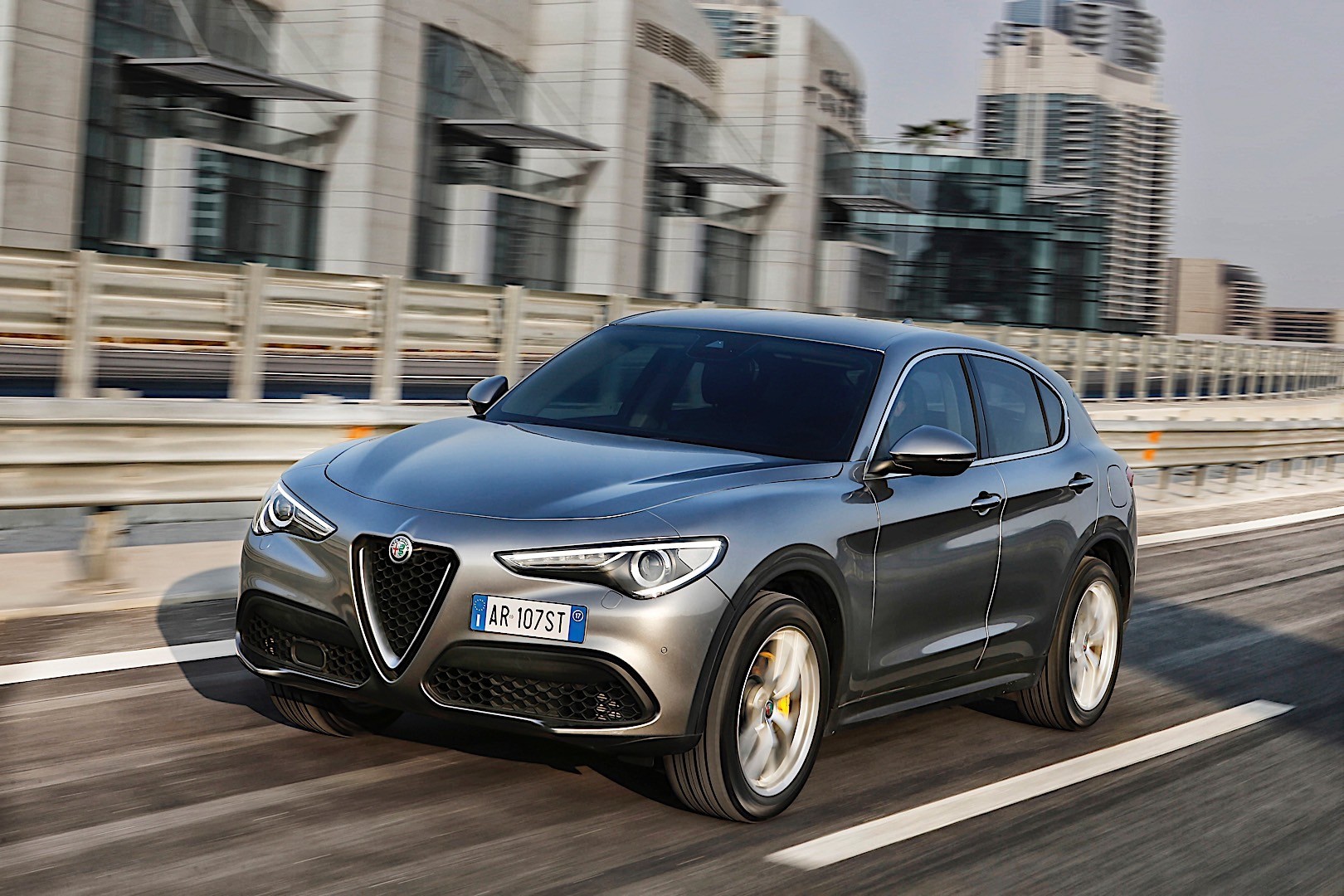 Alfa Romeo Stelvio photo 29