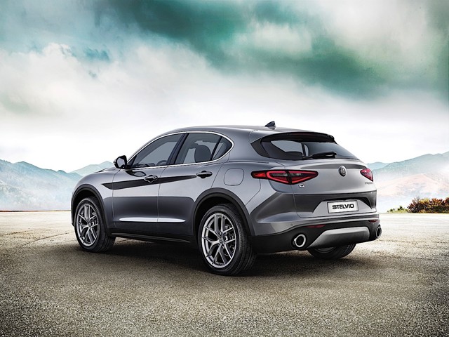 Alfa Romeo Stelvio photo 2