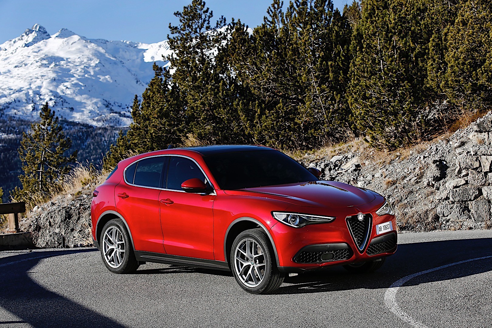 Alfa Romeo Stelvio photo 7