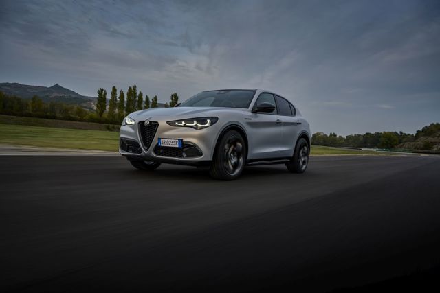 Alfa Romeo Stelvio photo 4