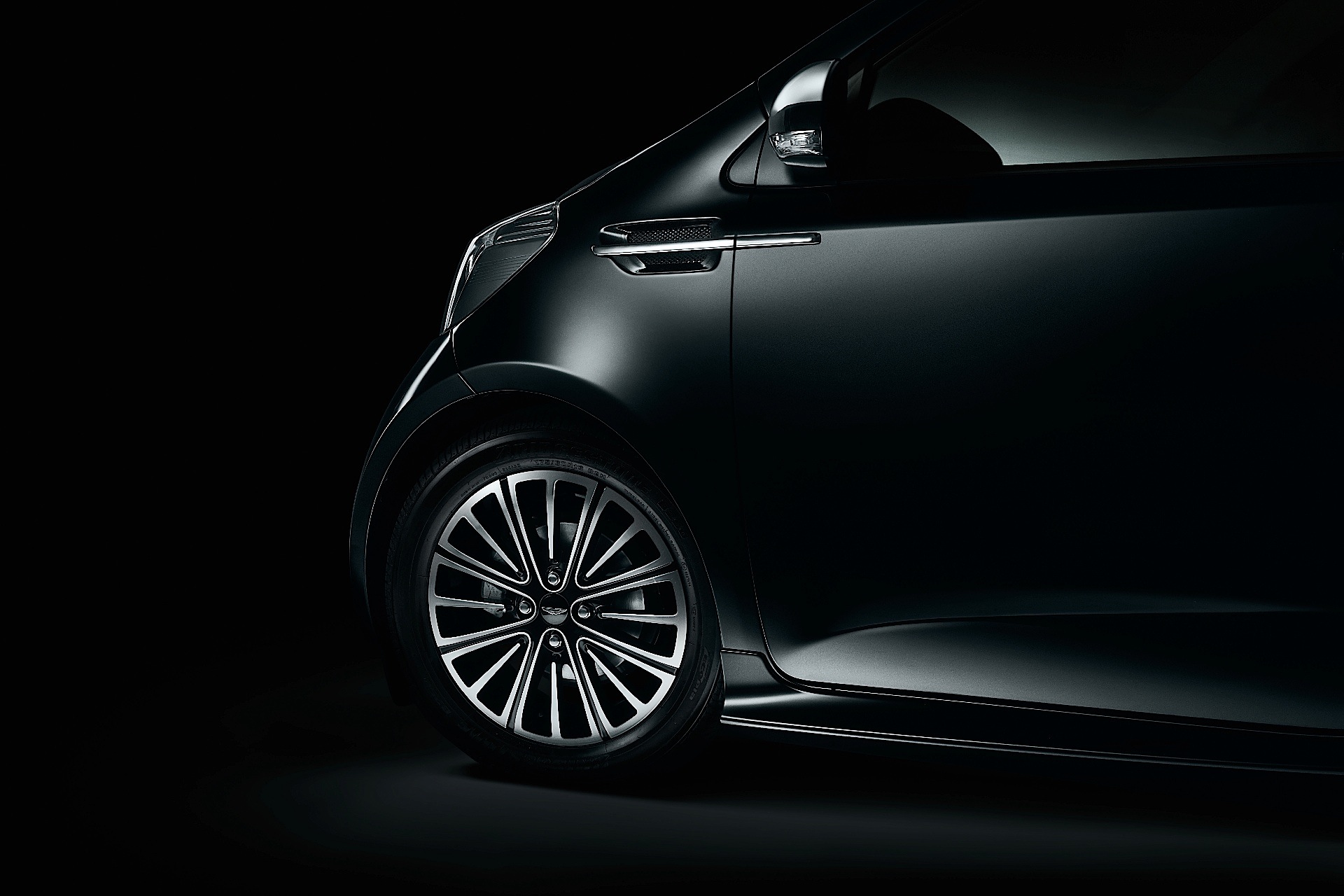 Aston Martin Cygnet photo 16