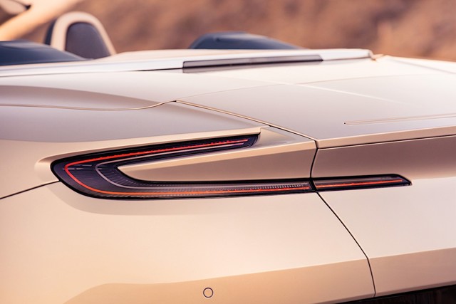 Aston Martin Db11 Volante foto 10