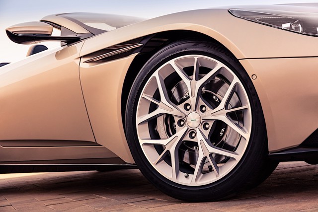 Aston Martin Db11 Volante foto 12