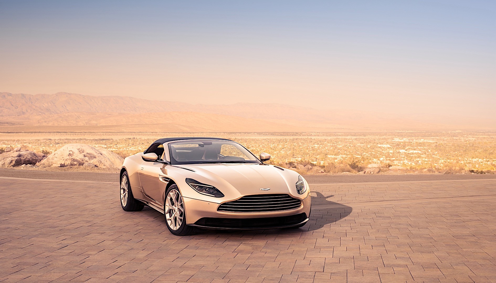 Aston Martin Db11 Volante photo 18