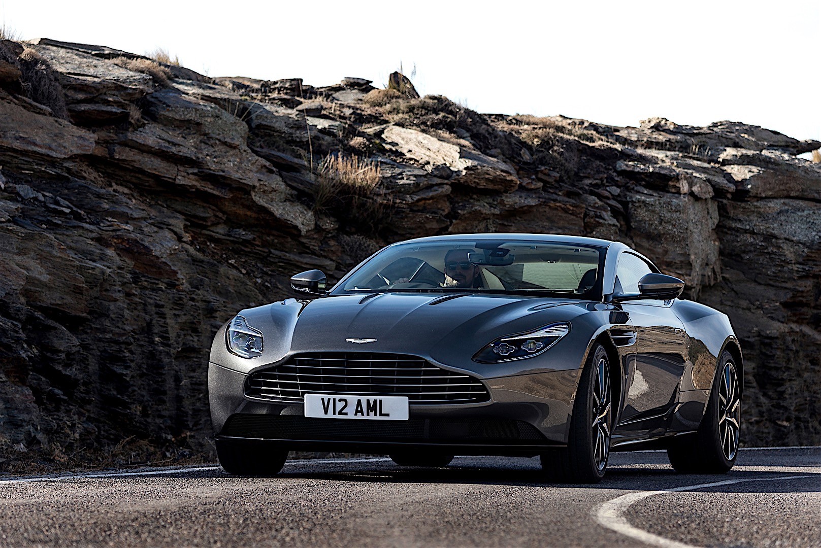 Aston Martin Db11 photo 7