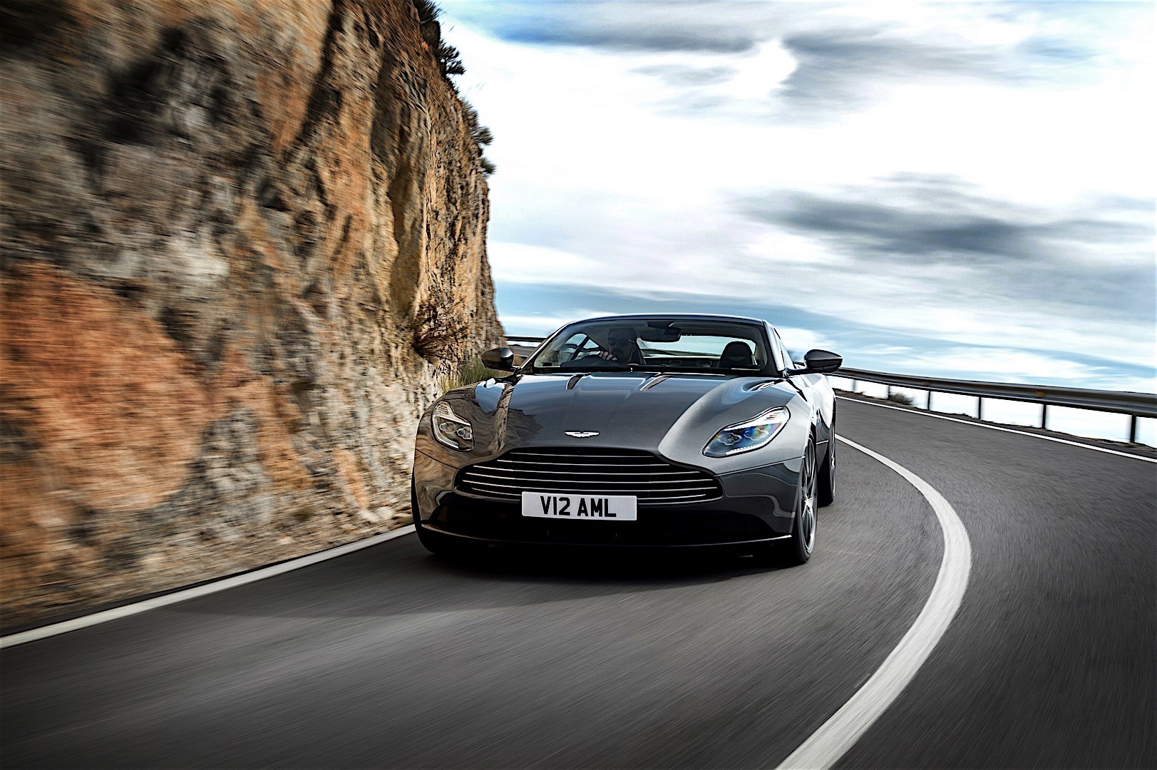 Aston Martin Db11 photo 10