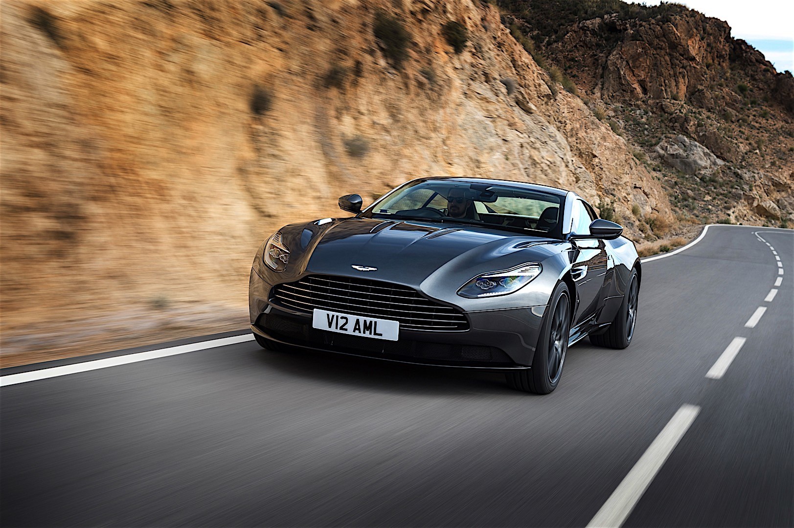Aston Martin Db11 photo 11