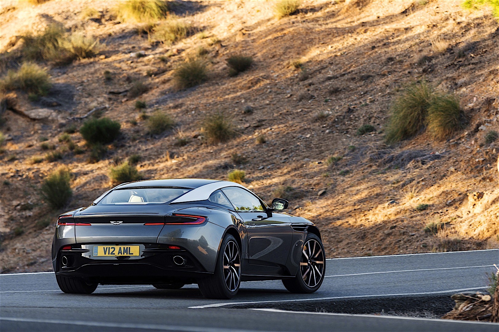 Aston Martin Db11 photo 13