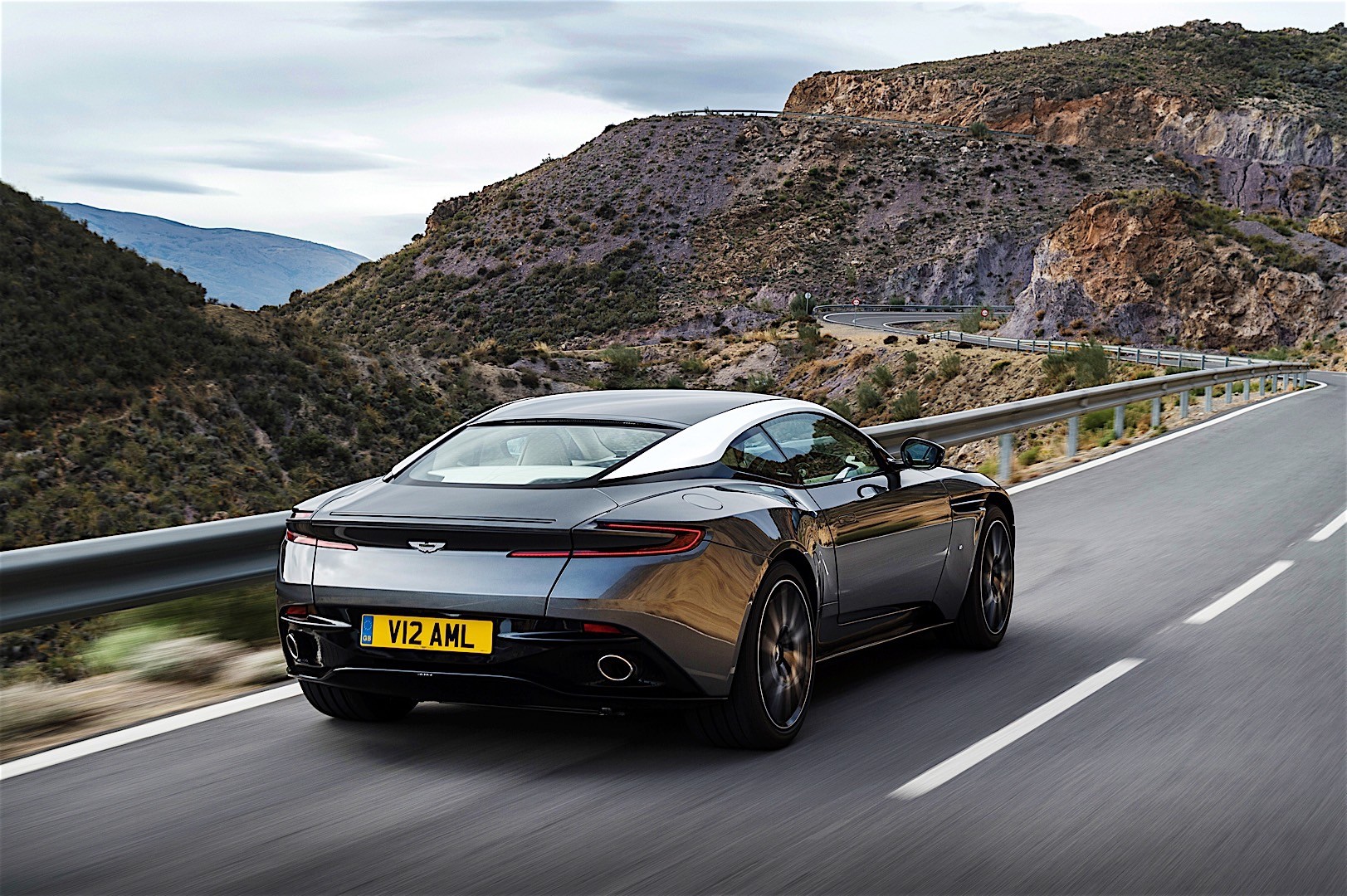 Aston Martin Db11 photo 18