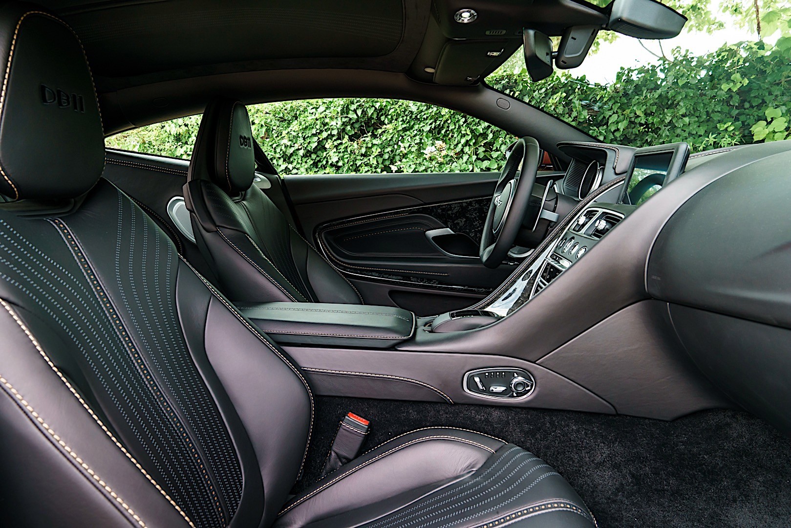 Aston Martin Db11 photo 78