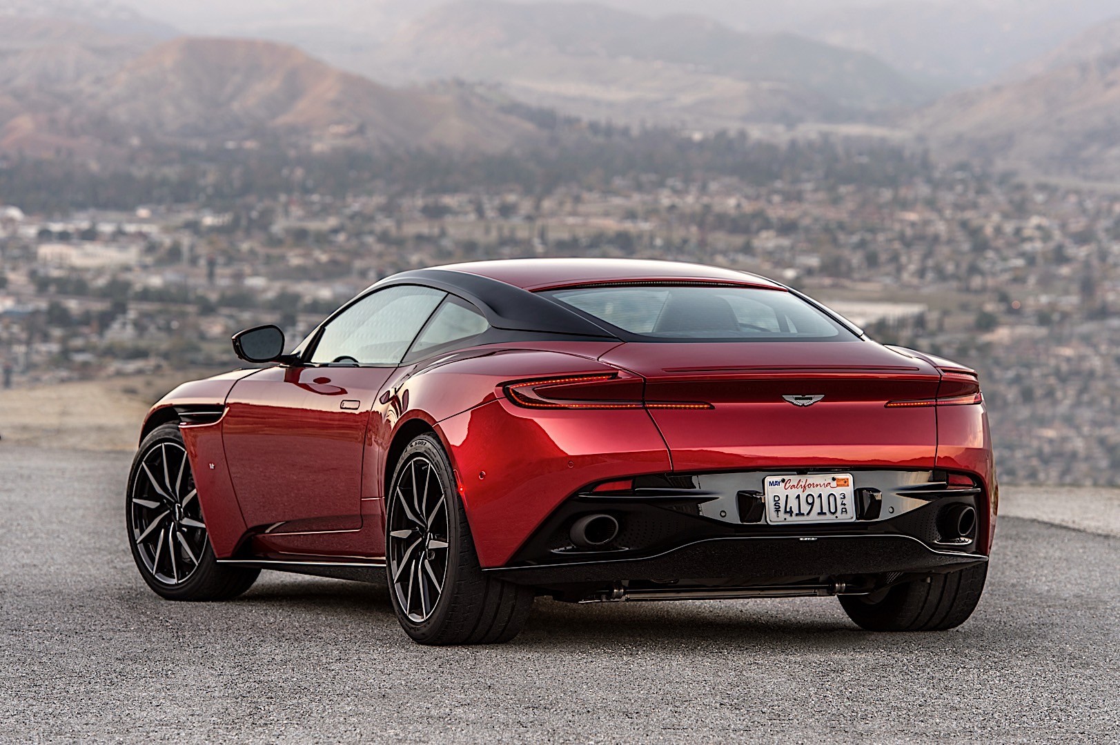 Aston Martin Db11 photo 23