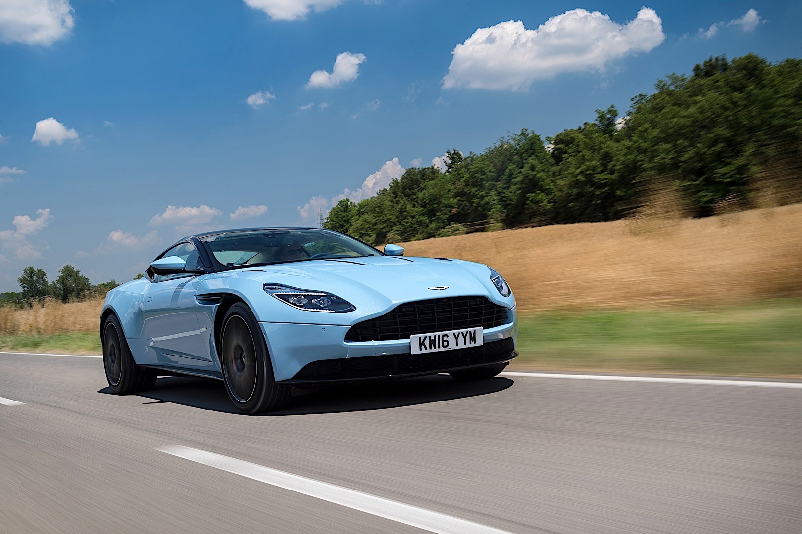Aston Martin Db11 photo 25