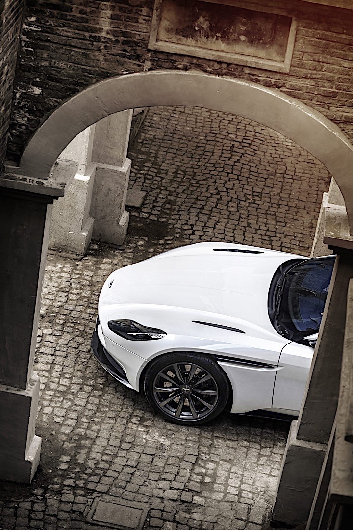 Aston Martin Db11 photo 29