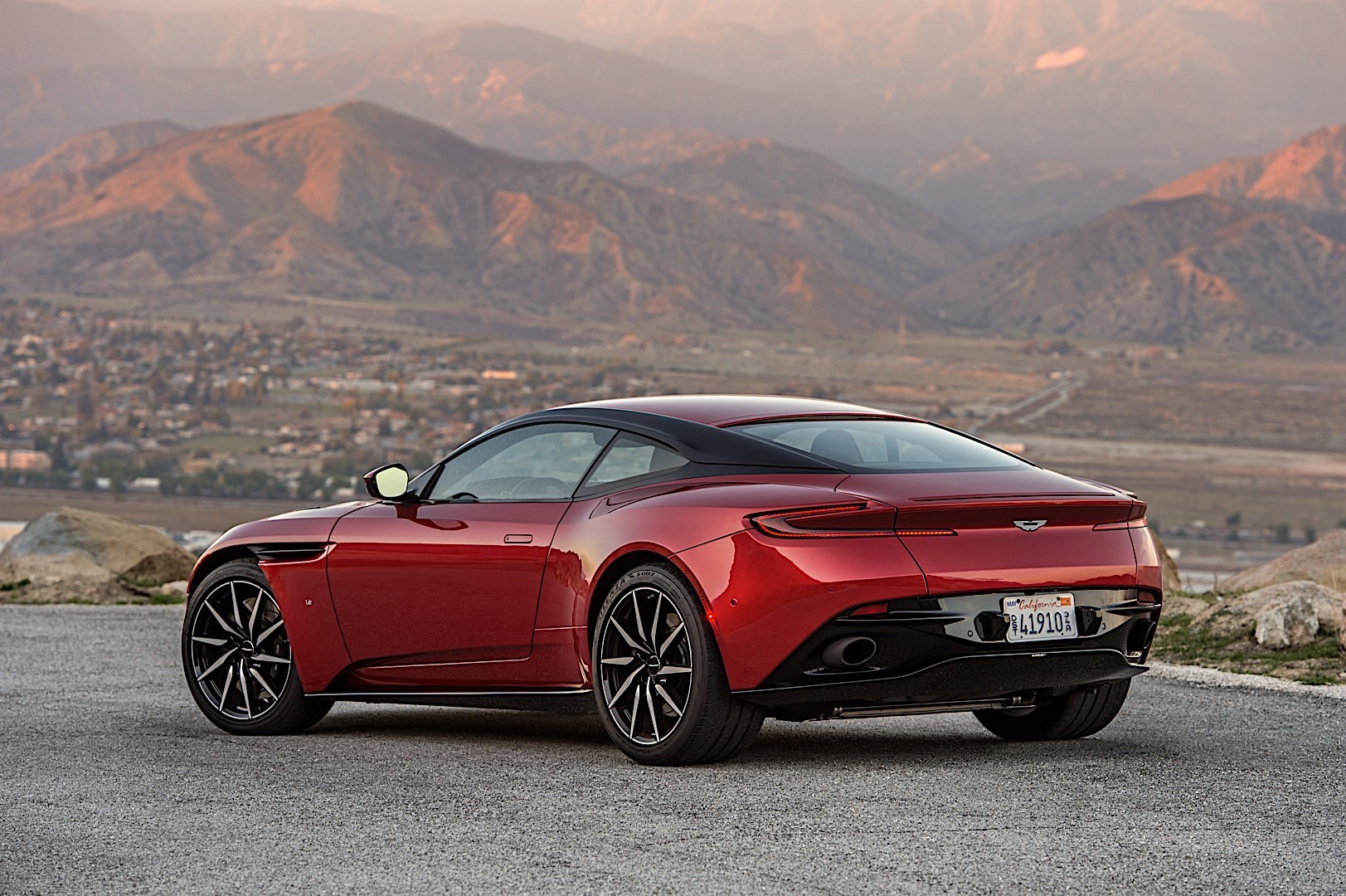 Aston Martin Db11 photo 30