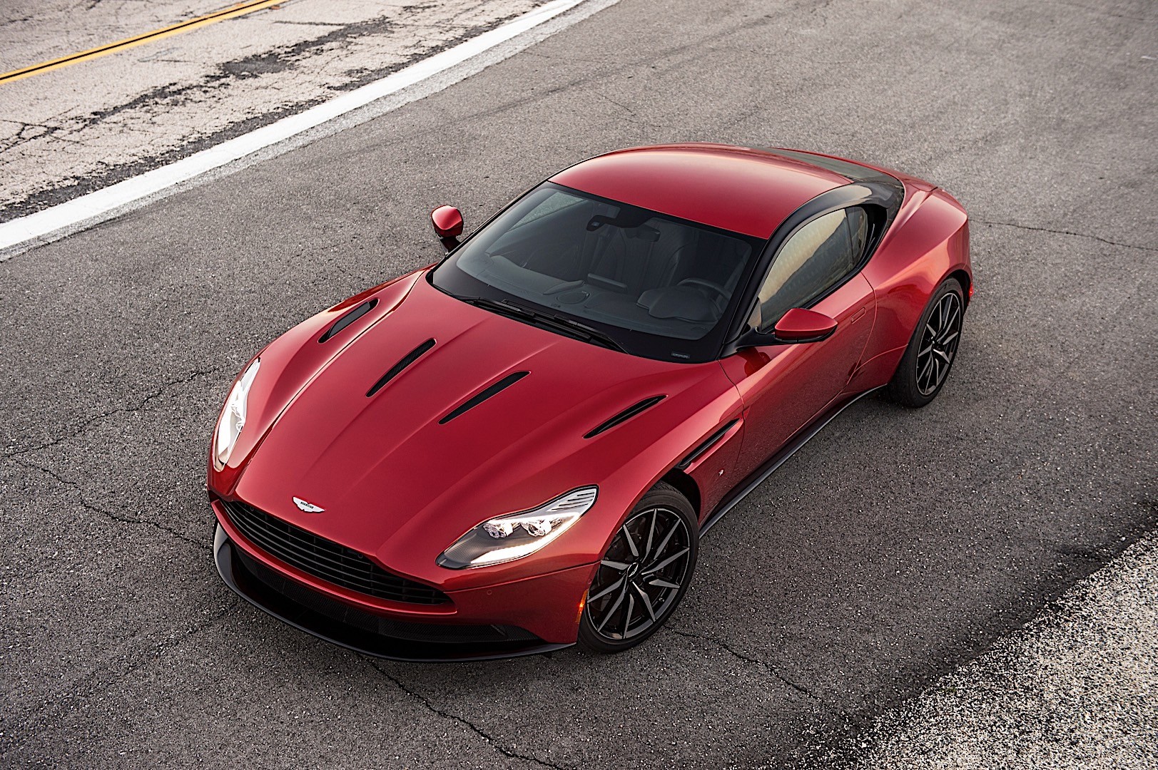Aston Martin Db11 photo 36