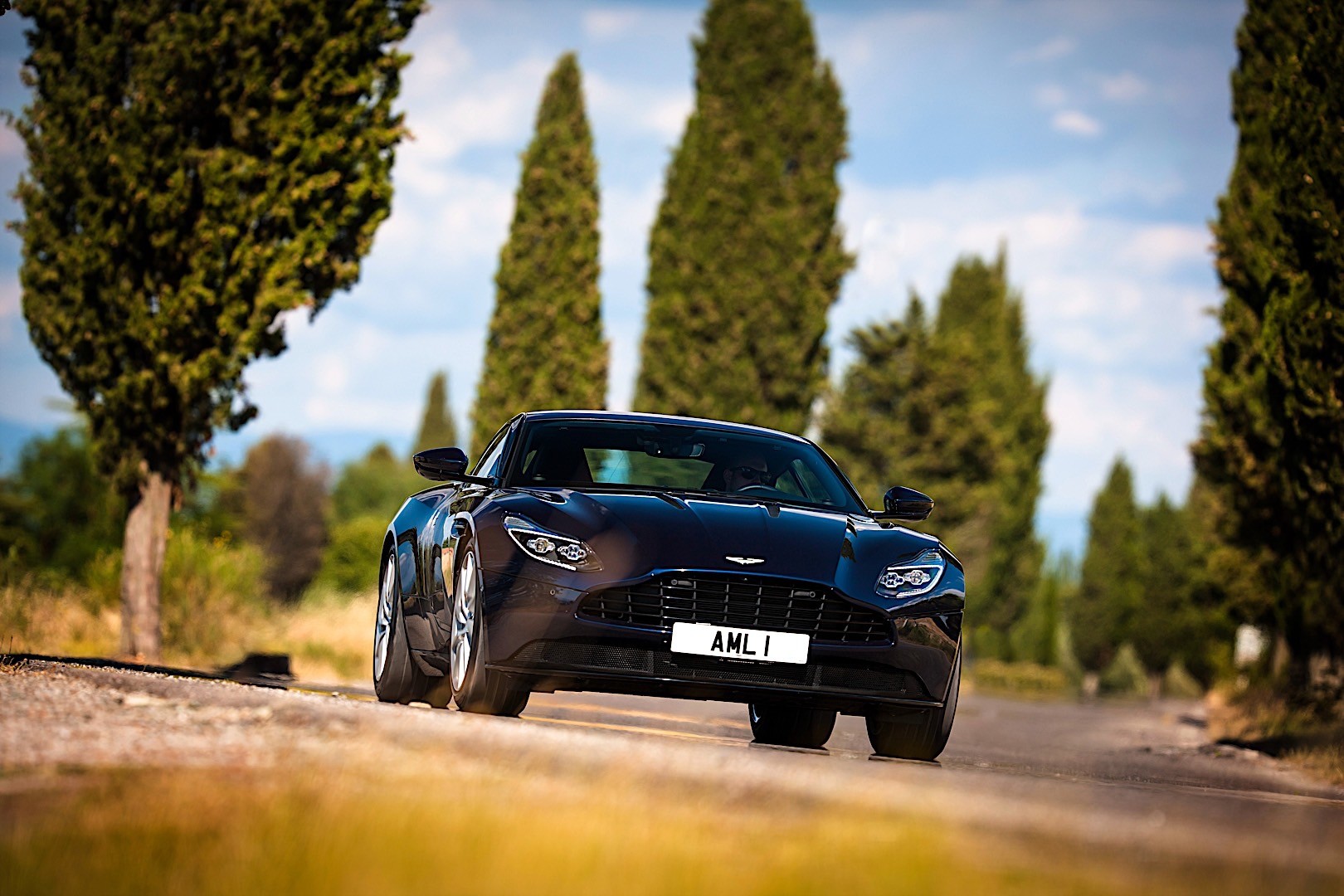Aston Martin Db11 photo 37
